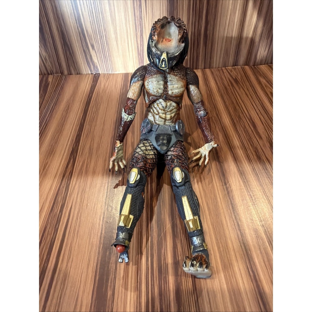 NECA Ultimate Fugitive Predator Lab Escape Figure Damaged Incomplete AS IS